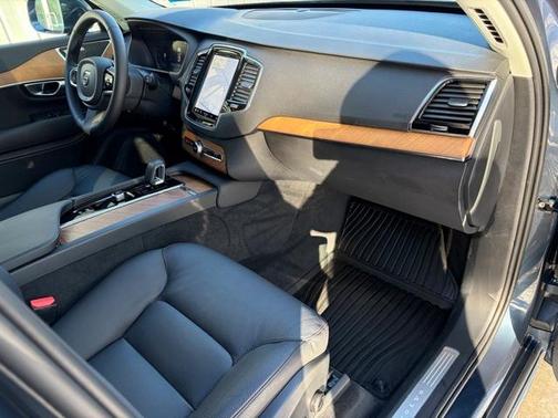 2024 Volvo XC90 B6 Plus Bright Theme 7-Seater