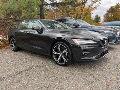 2025 Volvo S60 B5 Plus