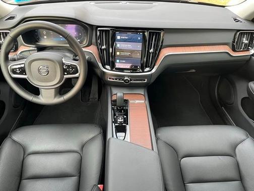 2025 Volvo S60 B5 Plus