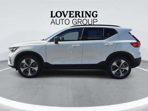 Crystal White 2026 Volvo XC40 B5 Plus
