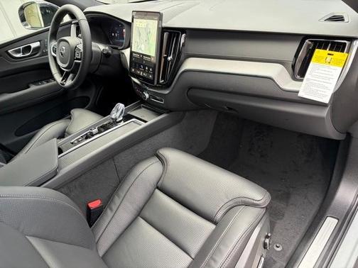 2026 Volvo XC60 B5 Ultra Black Edition