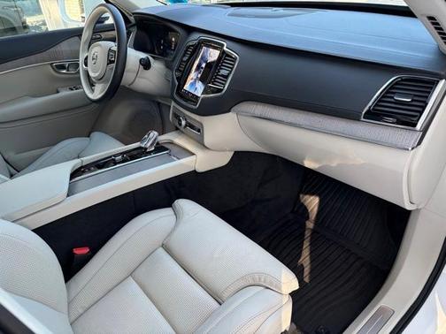 2024 Volvo XC90 Recharge Plug-In Hybrid T8 Ultimate 6-Seater