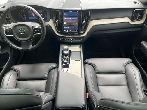 2022 Volvo XC60 B5 Inscription