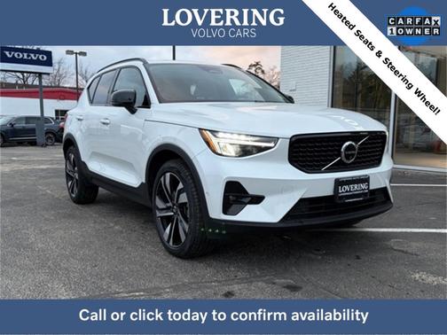 2024 Volvo XC40 B5 Plus Dark Theme