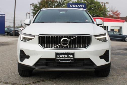 2025 Volvo XC40 B5 Core Bright Theme