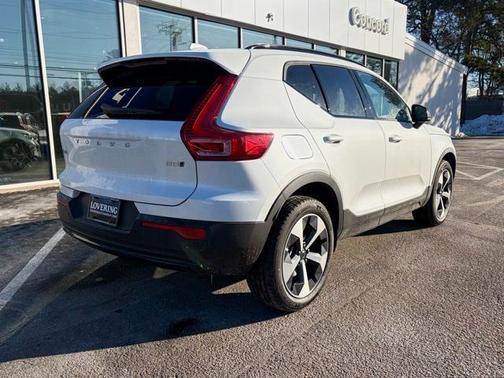 2026 Volvo XC40 B5 Core