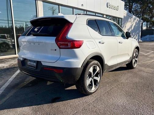 2026 Volvo XC40 B5 Core