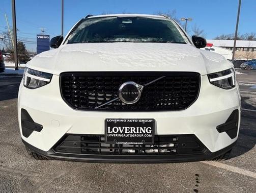 2026 Volvo XC40 B5 Core