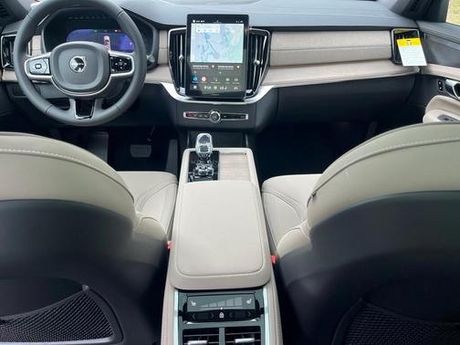 2025 Volvo XC90 B5 Plus 7-Seater