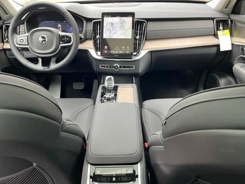 2025 Volvo XC90 Plug-In Hybrid T8 Plus 7-Seater