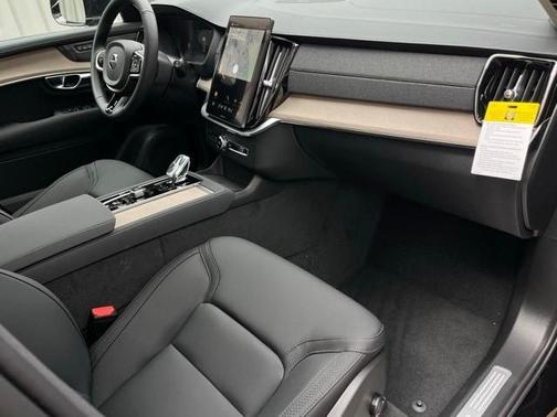 2025 Volvo XC90 Plug-In Hybrid T8 Plus 7-Seater