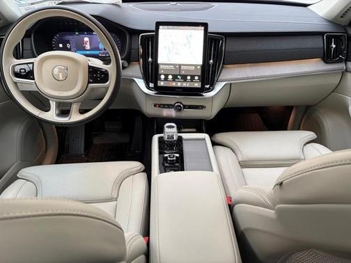 2026 Volvo XC90 B6 Ultra 7-Seater