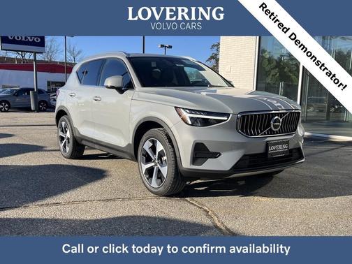 2025 Volvo XC40 B5 Core Bright Theme