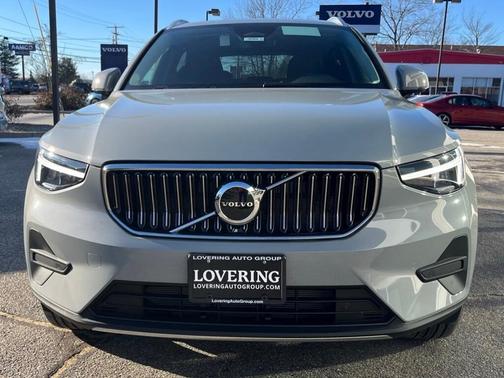 2025 Volvo XC40 B5 Core Bright Theme