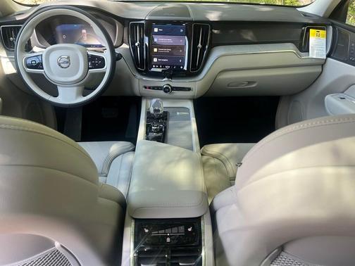 2025 Volvo XC60 B5 Ultra
