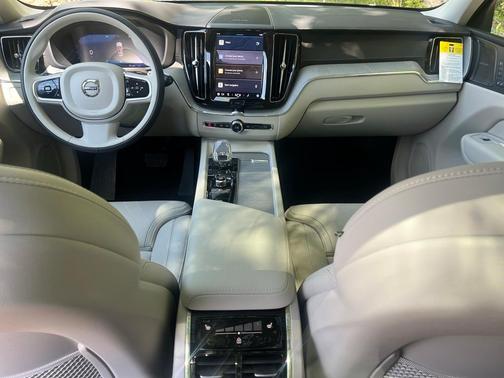 2025 Volvo XC60 B5 Ultra