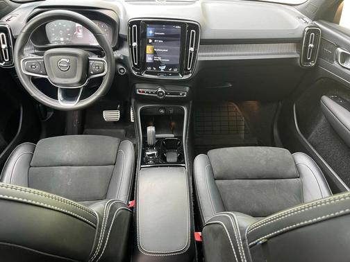 2021 Volvo XC40 T5 R-Design