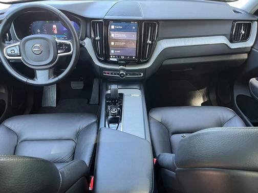 2025 Volvo XC60 B5 Plus Dark Theme