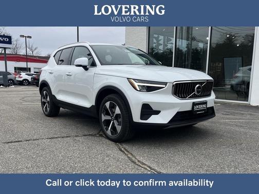 2025 Volvo XC40 B5 Core Bright Theme