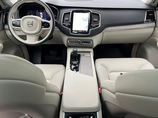 2023 Volvo XC90 Recharge Plug-In Hybrid T8 Plus 6 Passenger