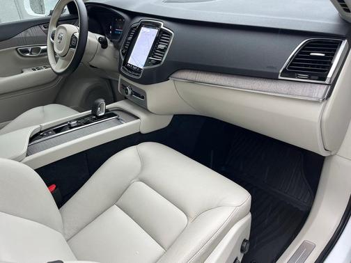 2023 Volvo XC90 Recharge Plug-In Hybrid T8 Plus 6 Passenger