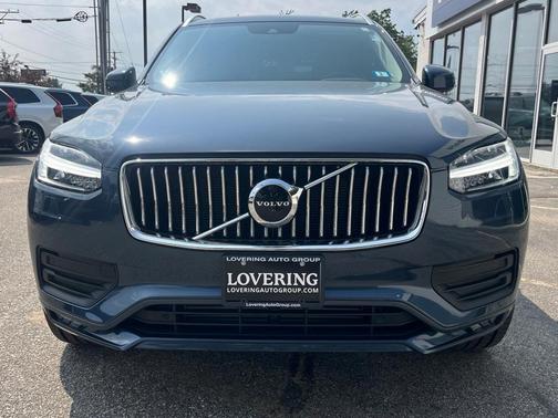 2022 Volvo XC90 T6 Momentum 7 Passenger