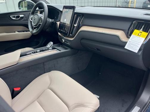 2026 Volvo XC60 B5 Plus