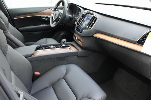 2025 Volvo XC90 B6 Plus 7-Seater