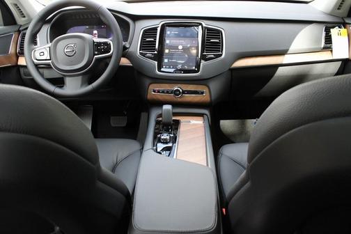 2025 Volvo XC90 B6 Plus 7-Seater
