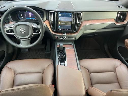 2023 Volvo XC60 B5 Plus Bright Theme