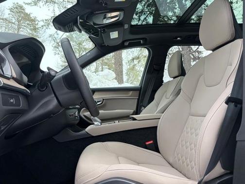2025 Volvo XC90 B6 Plus 7-Seater