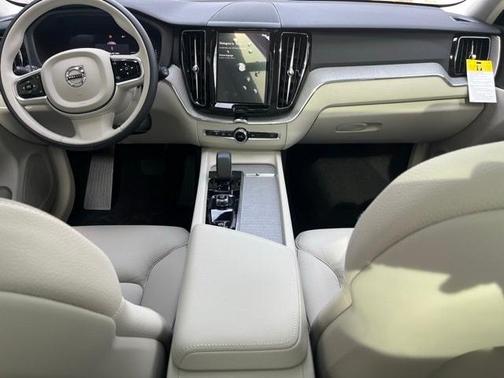 2025 Volvo XC60 Plug-In Hybrid T8 Plus