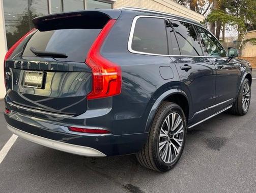 2022 Volvo XC90 T6 Momentum 7 Passenger