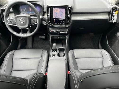 2026 Volvo XC40 B5 Core