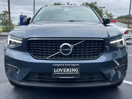 2026 Volvo XC40 B5 Core
