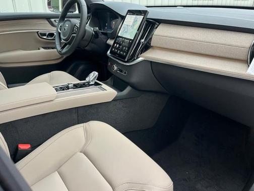 2025 Volvo XC90 Plug-In Hybrid T8 Plus 7-Seater