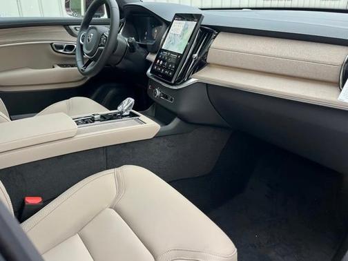 2025 Volvo XC90 Plug-In Hybrid T8 Plus 7-Seater