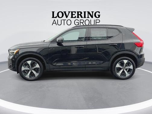 Onyx Black 2026 Volvo XC40 B5 Plus