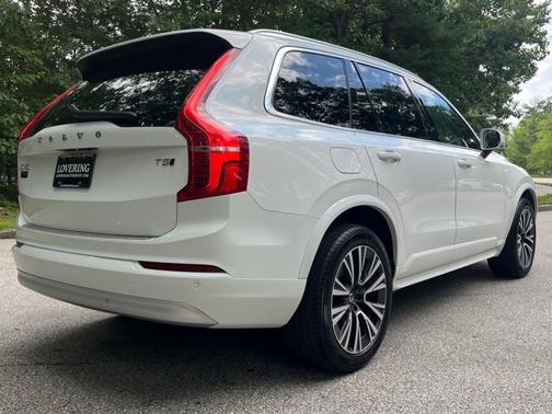 2022 Volvo XC90 T5 Momentum 7 Passenger