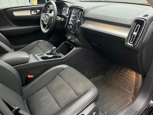 2020 Volvo XC40 T5 Momentum