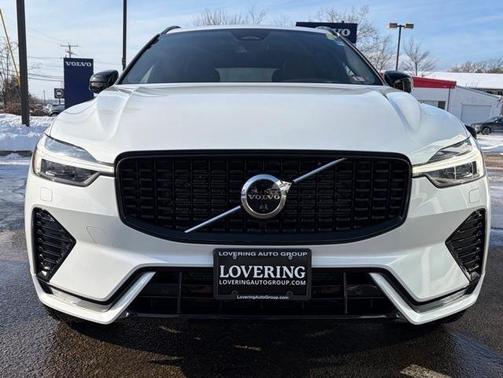 2023 Volvo XC60 B5 Plus Dark Theme