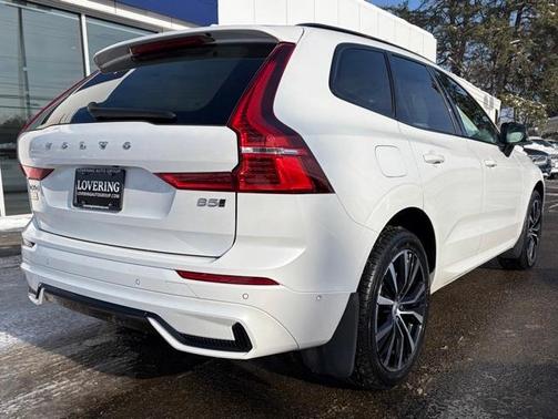 2023 Volvo XC60 B5 Plus Dark Theme