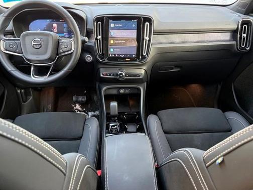 2025 Volvo XC40 B5 Plus Dark Theme