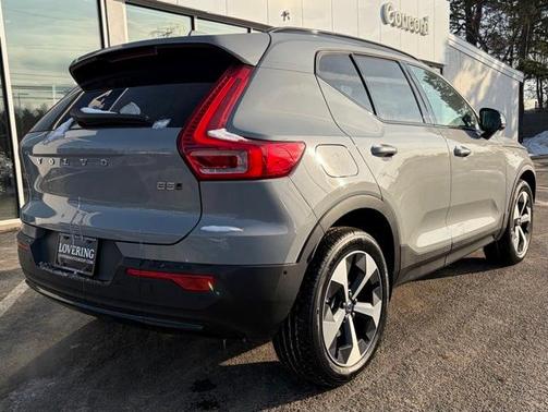 2025 Volvo XC40 B5 Plus Dark Theme