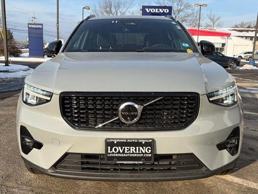 2025 Volvo XC40 B5 Plus Dark Theme