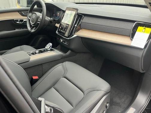 2025 Volvo XC90 Plug-In Hybrid T8 Plus 7-Seater