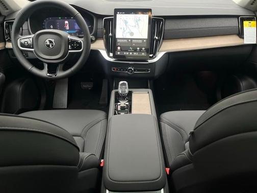 2025 Volvo XC90 Plug-In Hybrid T8 Plus 7-Seater