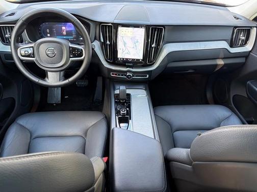 2025 Volvo XC60 B5 Plus