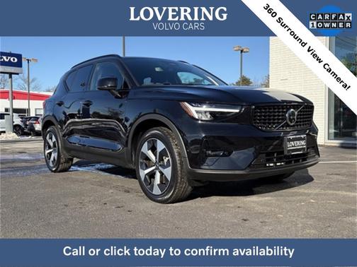 2025 Volvo XC40 B5 Plus Dark Theme