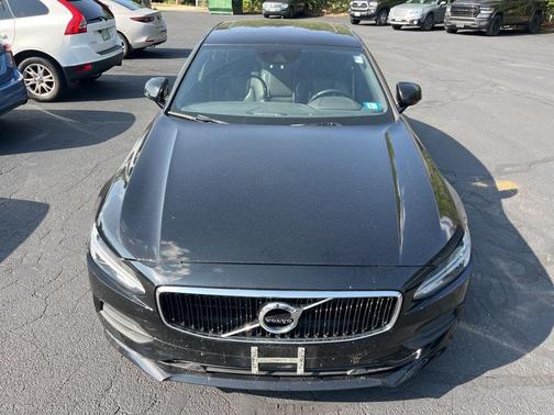 2020 Volvo S90 T6 Momentum